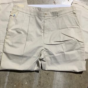 COVINGTON Stone pleated pocket khakis pants with cuffed bottom. 42/32 NWT